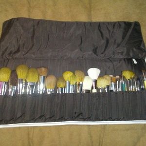 Bare Escentuals Artist brushes and roll